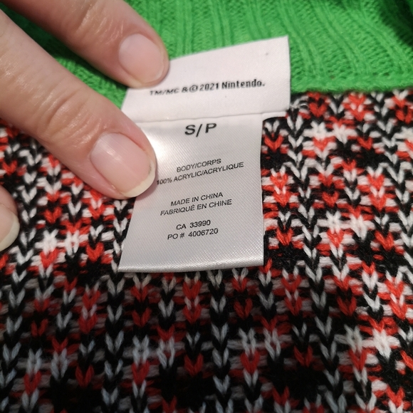 Nintendo sweater - Picture 4 of 4